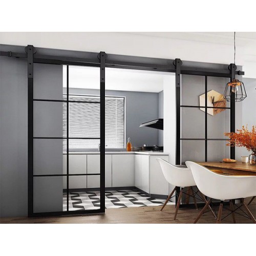 二扇对碰谷仓门