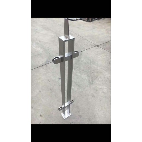 现货销售不锈钢栏杆支撑立柱 防撞护栏 高护栏立柱按图纸加工