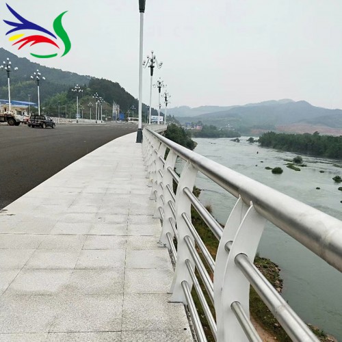 生产不锈钢复合管护栏 复合管防撞护栏