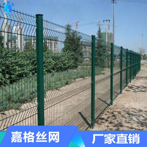 围栏网生产厂家 公路铁丝防护网 围栏栏价格表