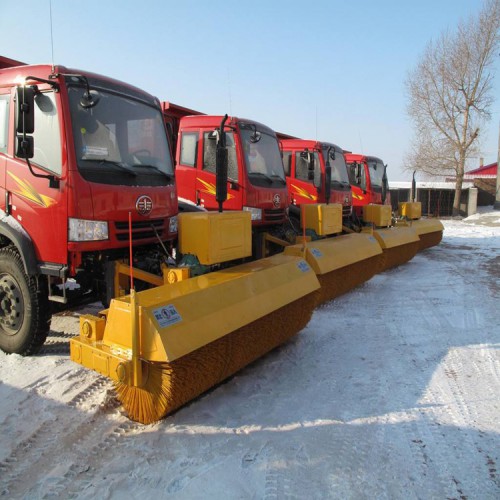 重卡配除雪滚刷 除雪机 卡车扫雪滚刷 斜扫加装各类卡车