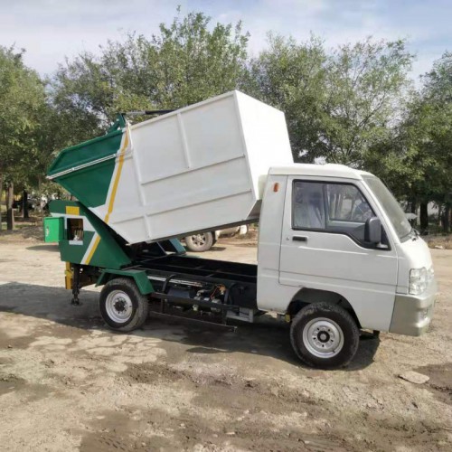 电动四轮挂桶垃圾车