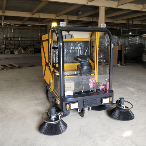 电动扫路车