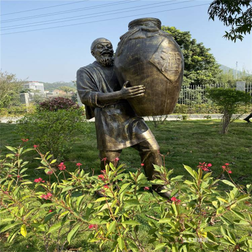 肇庆玻璃钢酿酒人雕像 仿铜人物雕塑 西江酒文化展示雕塑
