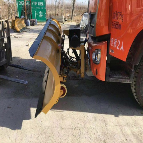 小型推雪板 小型装载机加装推雪板 冬季除雪设备 洒水车推雪板