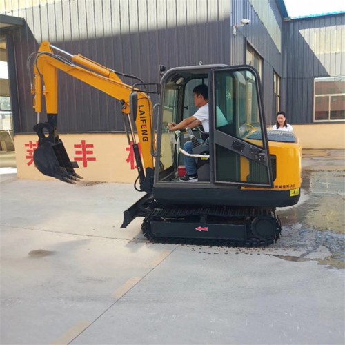 甘孜巷道履带挖掘机 新型开沟机 标配小挖机雪