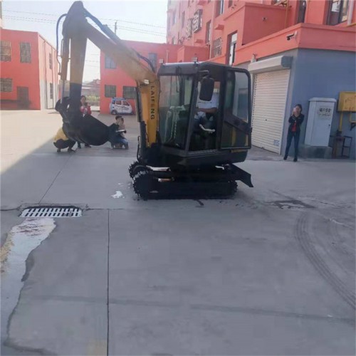 凉山开山挖掘机 带驾驶室挖掘机  农田开沟机雪