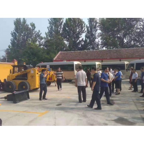 山猫封闭清扫器 路面清扫车 铲车前进清扫车 装载机扫地机