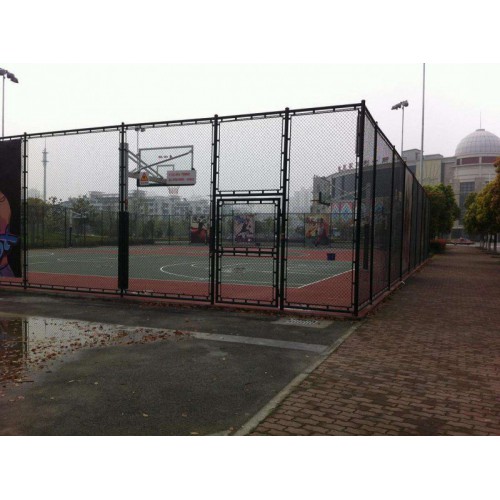 墨绿色球场护栏网 球场勾花护栏网 体育场围栏网现货