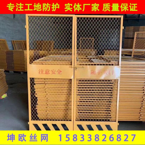 施工电梯门现货 建筑施工电梯安全门 钢板网电梯门