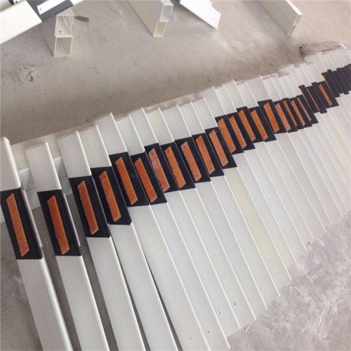 玻璃钢柱式轮廓标供应商