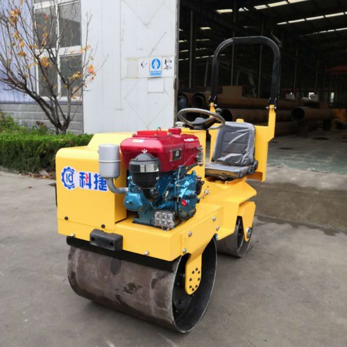1吨振动压路机