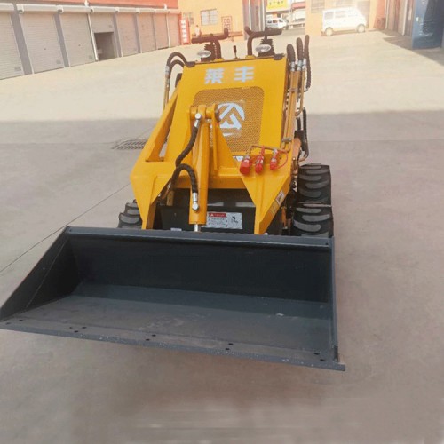 滑移小铲车一机多用 地下室滑移小铲车 微型小铲车视频