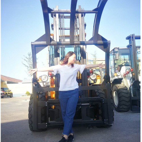 四驱越野叉车  品质保障 装铲斗叉车 越野叉车 终端商家价格