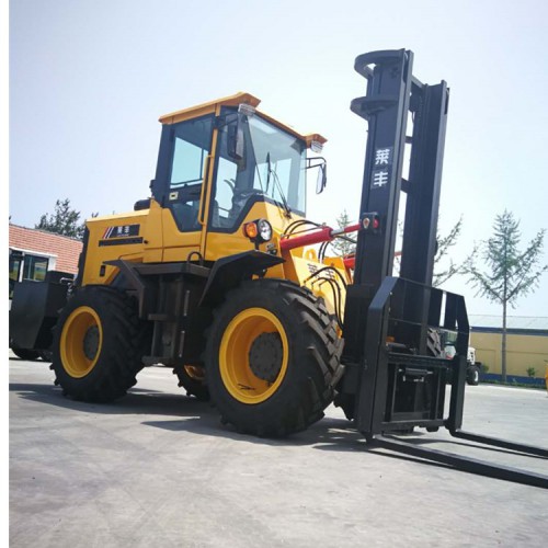 越野加铲斗  常年供应 多级门架叉车 越野叉车 规格排量齐全