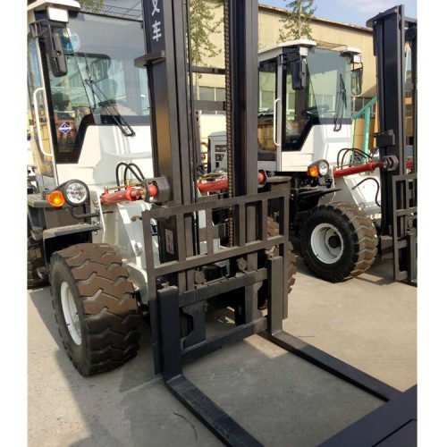 叉铲两用车  厂家供应 三级门架叉车 越野叉车 欢迎选购