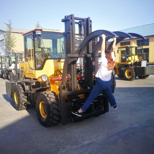 越野抱叉  质优价廉 带侧翻 越野叉车 质优价廉