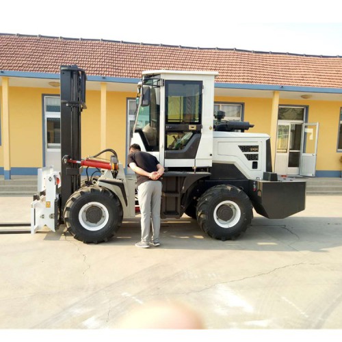 砖块叉车  四驱叉车 越叉车 行情价格