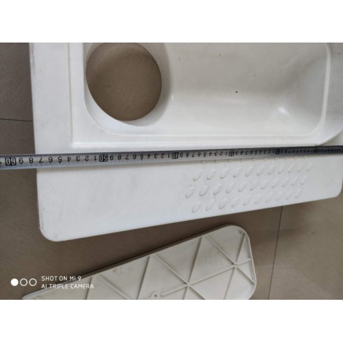 黑龙江直供玻璃钢模压蹲便器