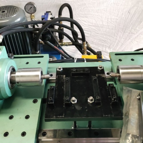 厂家专业定制电视挂架有缝管翻边卧式对铆机  油压多头旋铆机