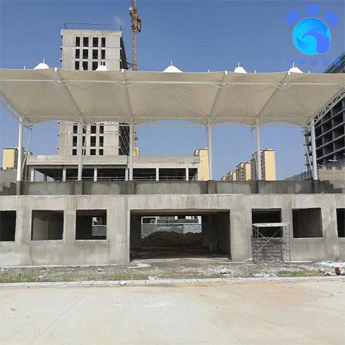 张拉膜车棚膜结构