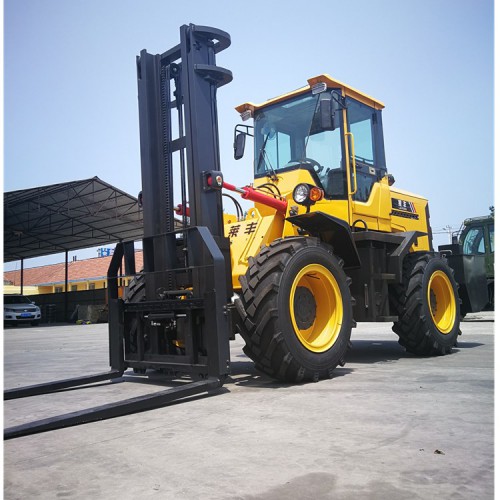 越野叉车厂家  山路越野叉车 防滑叉车 常年出售