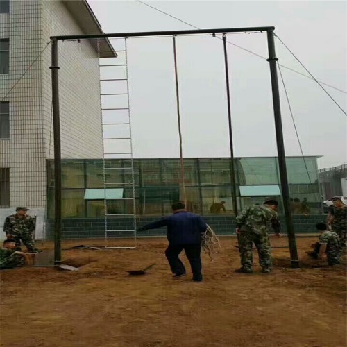 爬杆爬绳训练场器械，部队攀爬架