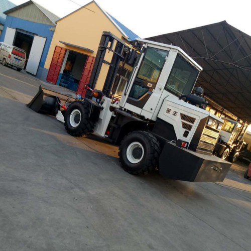 泥石路越野叉车  四驱越野叉车 包邮上门