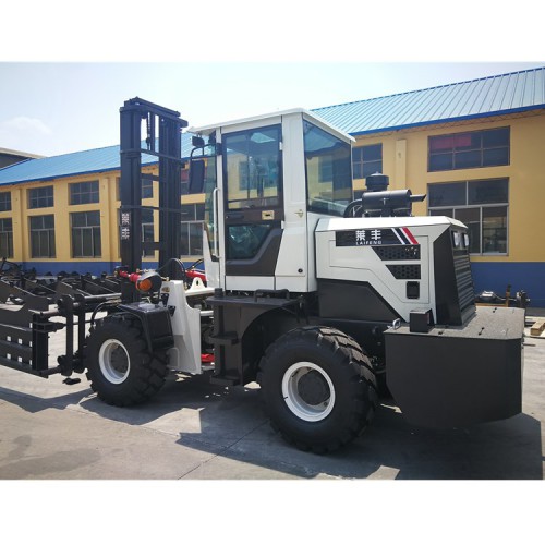 能加吊杆越野叉车  越野叉车 工程搬运