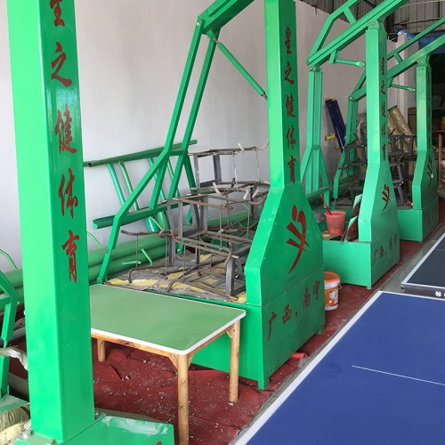 南宁哪里有手动液压篮球架多少钱一套？