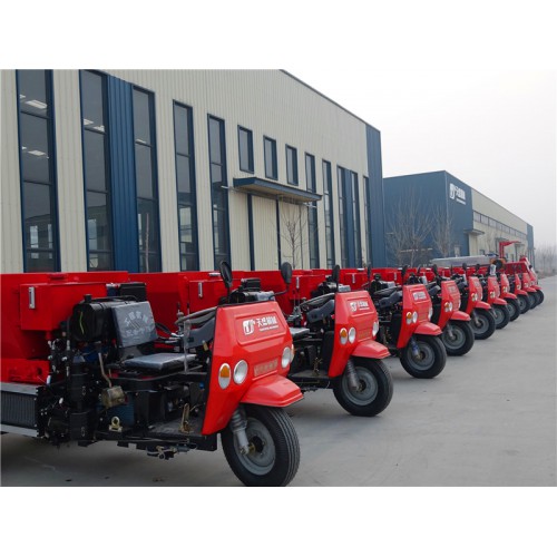 山东自走式撒粪机价格 鲜粪大棚专用施肥机