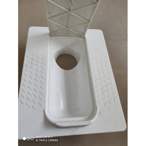 玻璃钢蹲便器简约厕所