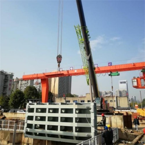 海鹰 横梁式钢制闸门 露顶式弧形钢闸门 大跨度启闭机闸门标准