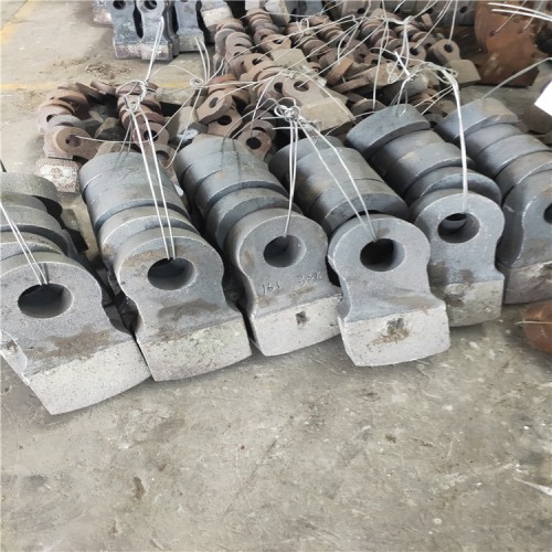 大型矿山锤式制沙破碎机锤头高铬合金石子制砂机粉碎石机耐磨锤头