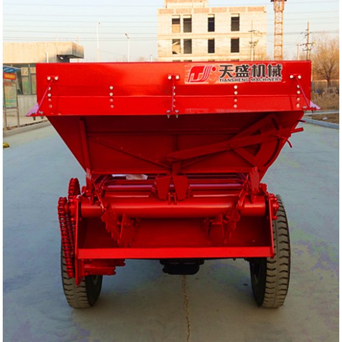 山东果园用三轮车撒粪车