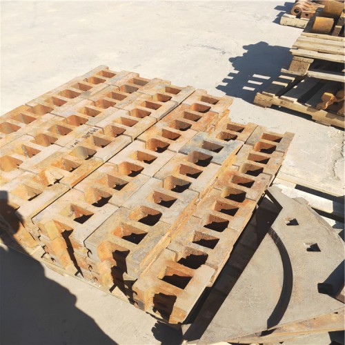 厂家定做高铬合金锤头高锰钢合金甩锤高锰钢方锤制砂机专用高铬板