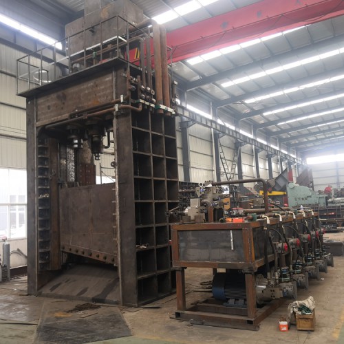 废钢液压龙门剪切机特点