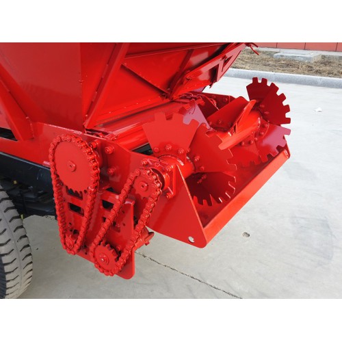 三马子自走式撒粪车 大棚鲜粪专用撒粪机