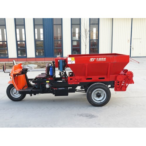 三轮自走式撒肥机  鸡粪撒粪机  湿粪自走式撒粪车