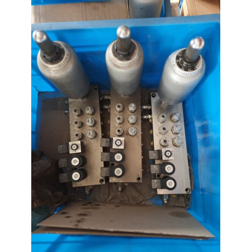 80T履带吊控制阀组3  FU0006-2