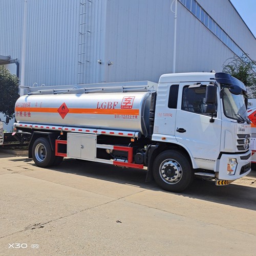 楚胜厂家直销油罐车 东风15方12吨运油车流动加油车格实惠