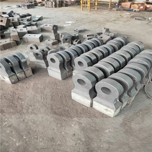 破碎机锤头耐磨矿山大型锤式制砂锤头合金高铬锤头粉碎砂石机锰钢