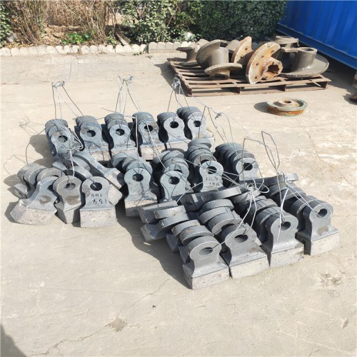 制砂机碎石机耐磨锤头锤式制沙破碎机高铬合金锤头护板篦子底漏