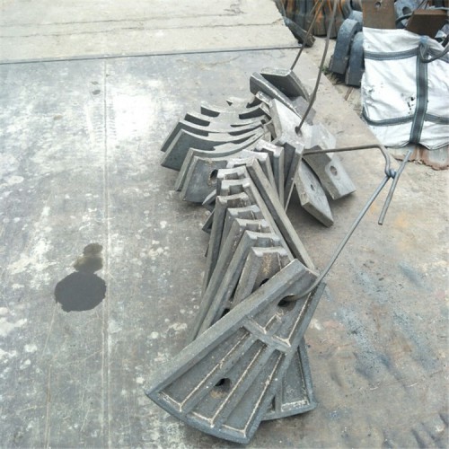 河北邢台定制各种铸造耐磨件高锰钢篦板篦条衬板筛板转盘钨钛合金
