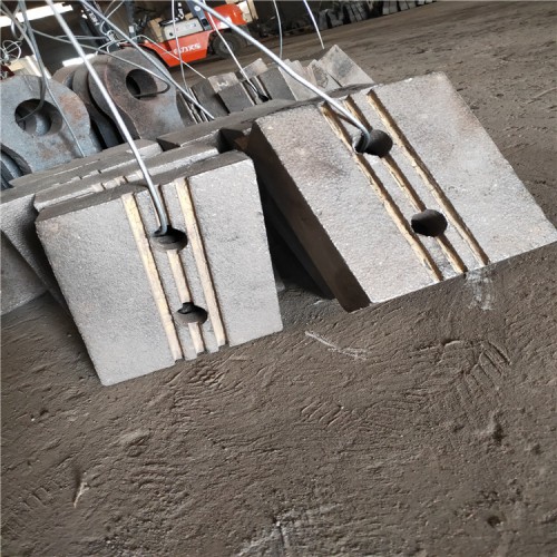 四川茂县砖厂专用高铬锤头粉碎机高铬方锤各尺寸定做