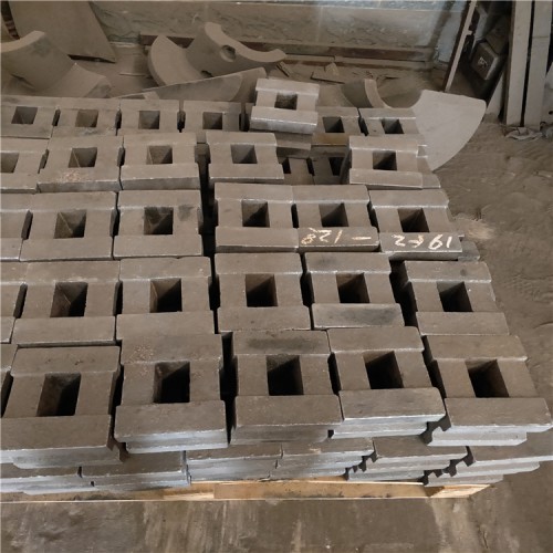 破碎机合金锤头优质铬合金方锤高铬合金铸造甩锤价格