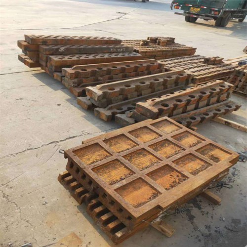 【颚式破碎机配件颚板牙板】河南洛阳颚式破碎机配件颚板牙板价格