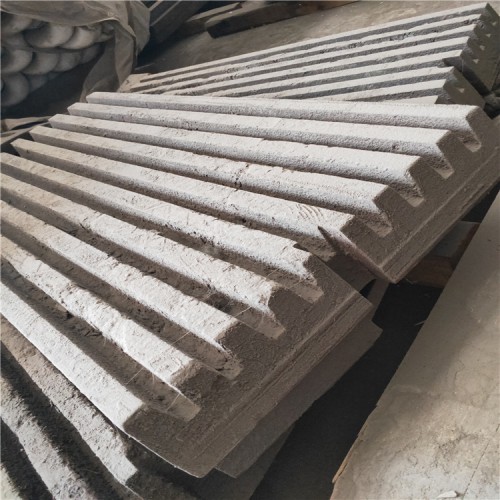 厂家直销颚式破碎机颚板齿板牙板鄂板边护板肘板颚式破碎机配件