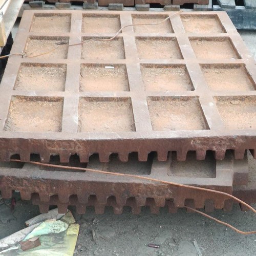 【金华颚式破碎机配件高锰钢颚板牙板齿板边护板