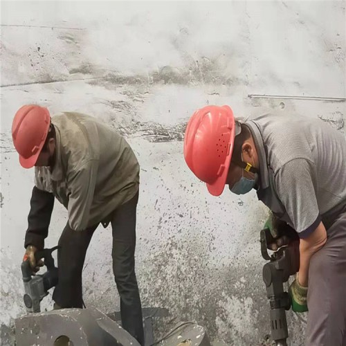 【颚式破碎机配件齿板颚板牙板边护板动颚高锰钢矿山配件图片】